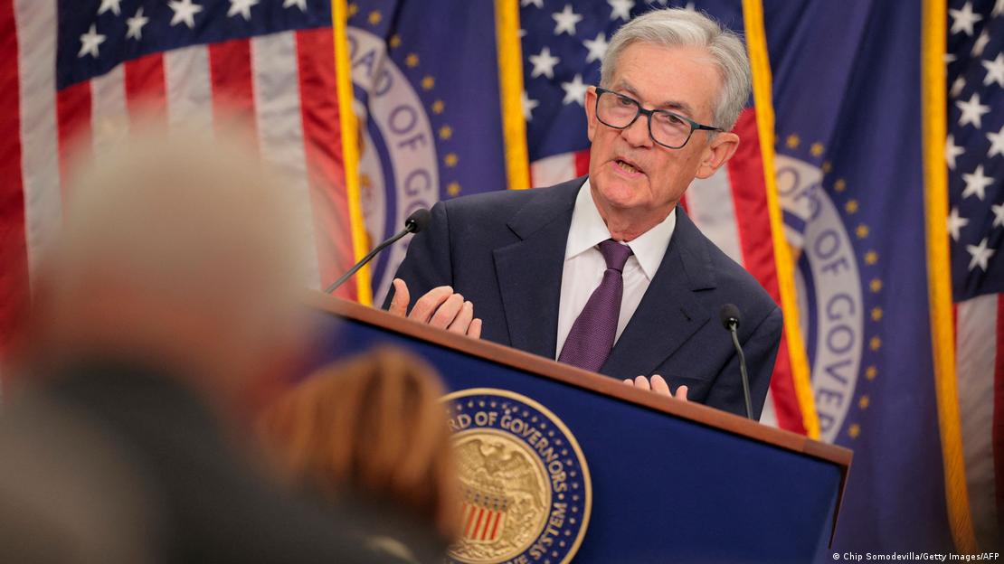 ABD Merkez Bankası Başkanı Jerome Powell kürsüde konuşma yapıyor