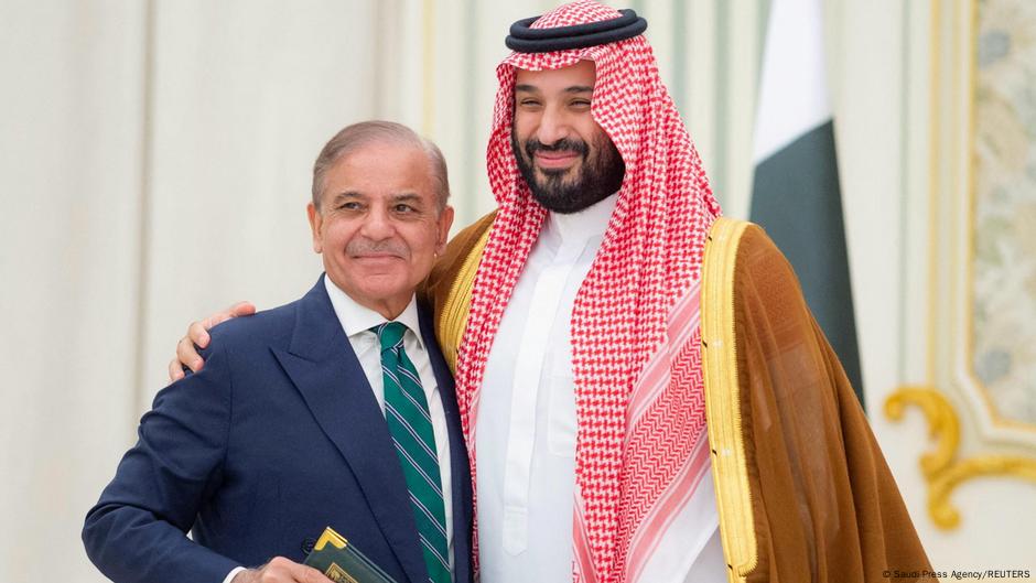 Saudi Arabia and Pakistan sign mutual defense pact  DW  09/18/2025