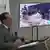 El secretario antidrogas de Paraguay, Jalil Rachid, ofrece una conferencia de prensa en Asunción, sobre el arresto del presunto líder del cártel mexicano "La Barredora", Hernán Bermúdez Requena, cuya imagen aparece en la pantalla. (15.09.2025)