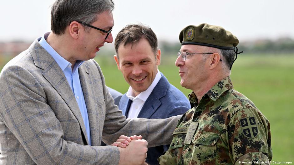 Predsednik Vučić s načelnikom Generalštaba Vojske Srbije, generalom Milanom Mojsilovićem (fotografija iz maja 2024.)