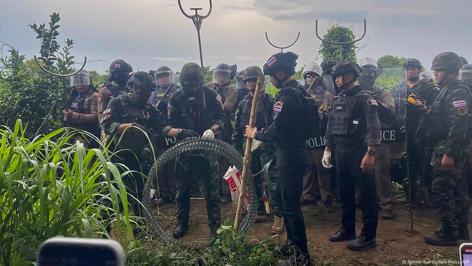 Cambodia accuses Thai army of forced civilian evictions DW 09/18/2025