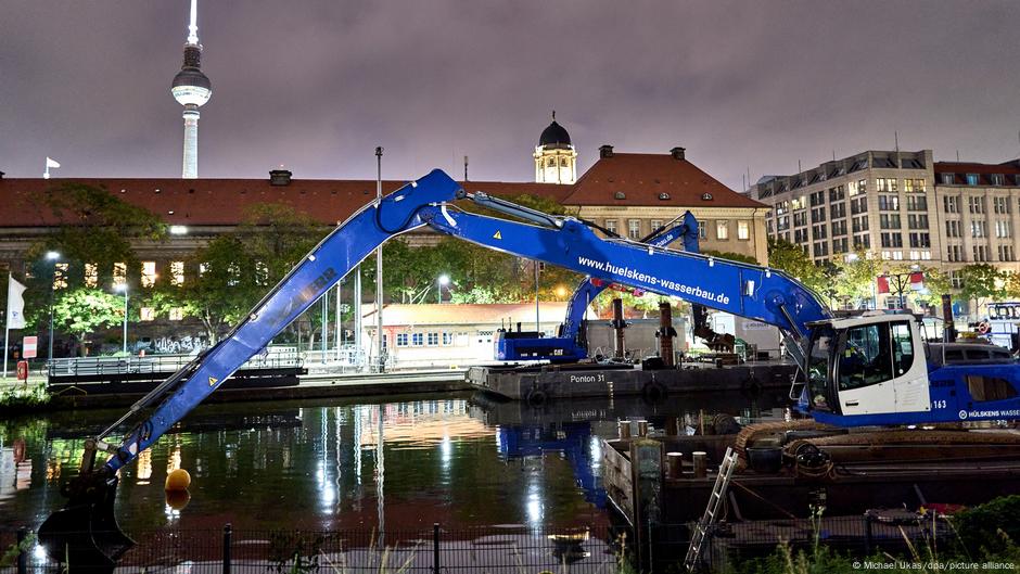 Germany: Thousands evacuated in Berlin after WWII bomb find  DW  09/19/2025
