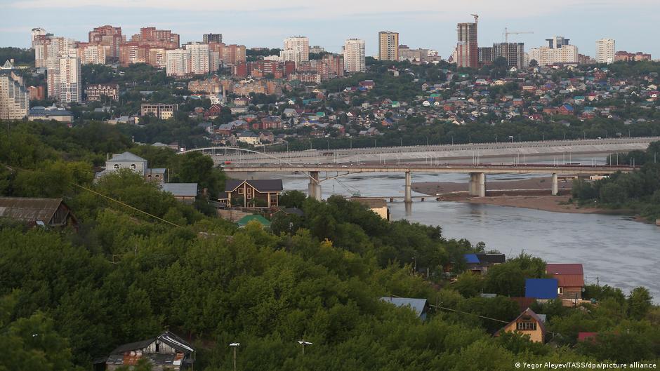 В Уфе при атаке БПЛА на НПЗ пострадал многоквартирный дом