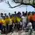 Un grupo de participantes en las actividades de Costas Verdes en Playa Barrigona.