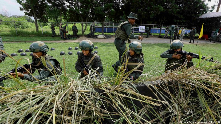 Manœuvres militaires au Venezuela face à une éventuelle attaque américaine – DW – 10/08/2025