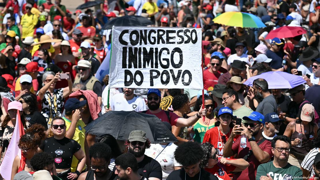 Manifestantes em Brasília contra PEC da Blindagem e anistia para golpistas