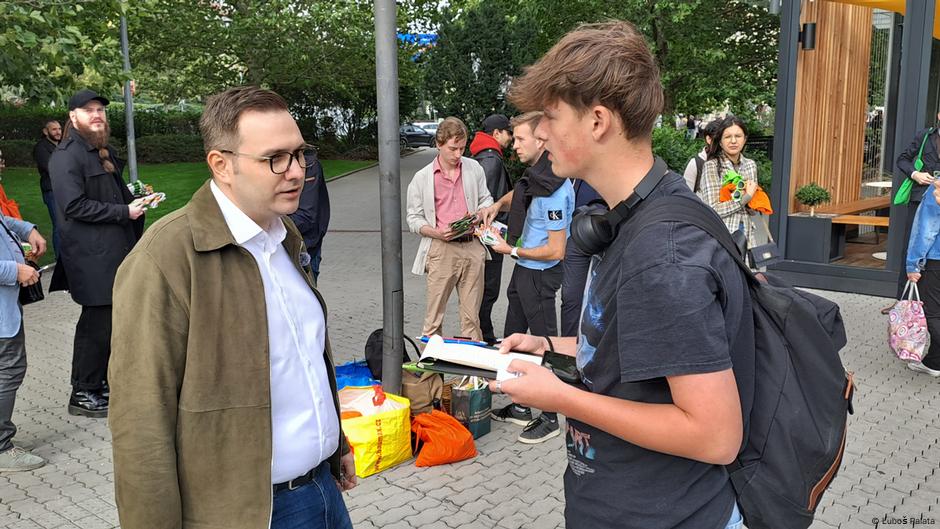 Ministar Lipavski u razgovoru sa građanima