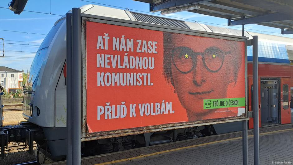 Vlasti upozoravaju na "povratak komunista" na svojim bilbordima