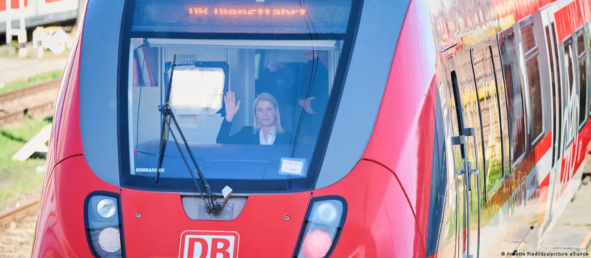 Germany news: DB hampered by 'organized irresponsibility'