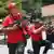 Nicolás Maduro envió militares a las barriadas populares para entrenar a los militantes del chavismo en el manejo de armas, en medio de una escalada de la tensión con Estados Unidos.  (Archivo 20.09.2025)