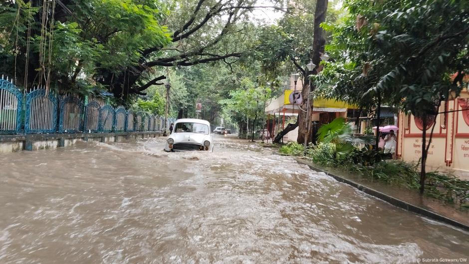 কেন কলকাতা এভাবে ভাসে, কেন এত মৃত্যু, দায় কার?