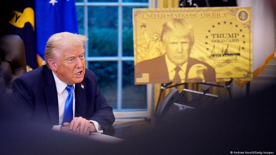 ዶናልድ ትራምፕ ባለ 1 ሚሊዮን «የትራምፕ ወርቃማ ካርድ» ቪዛን ይፋ አደረጉ ዶናልድ ትራምፕ ባለ 1 ሚሊዮን «የትራምፕ ወርቃማ ካርድ» ቪዛን ይፋ አደረጉ