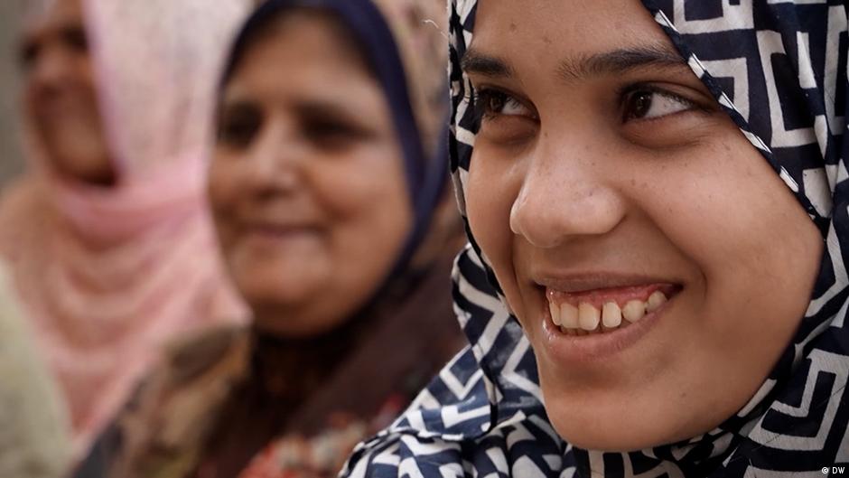 Pakistan: Raising HPV awareness with street theater – DW  DW