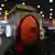 Colombia Bogotá 2024 | Persona disfrazada de Tobi (Obito Uchiha), figura del anime Naruto, con una máscara naranja que apenas deja ver un ojo, en el  evento de cosplay SOFA 2024.