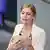 Hanna Steinmüller y su bebé en el podio del Bundestag, durante el discurso histórico.