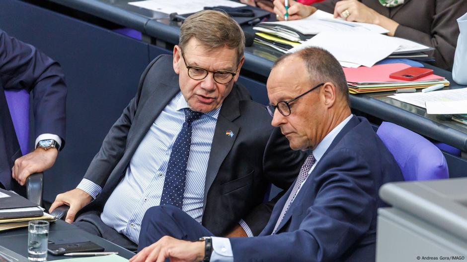 Kancelar Merc (desno, ovde na slici u Bundestagu) otvoreno se suprotstavio ministru spoljnih poslova Vadefulu