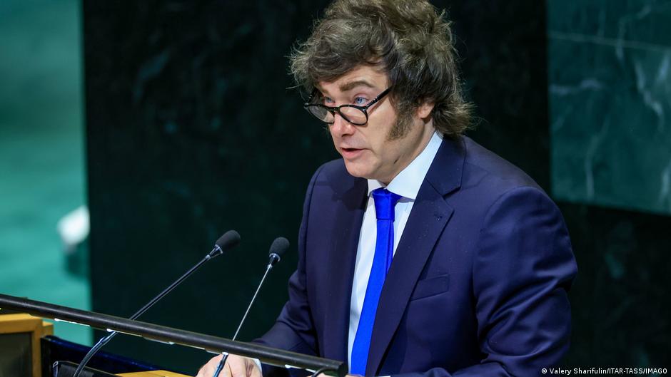 Milei designa a su vocero jefe de ministros para "renovar el diálogo"