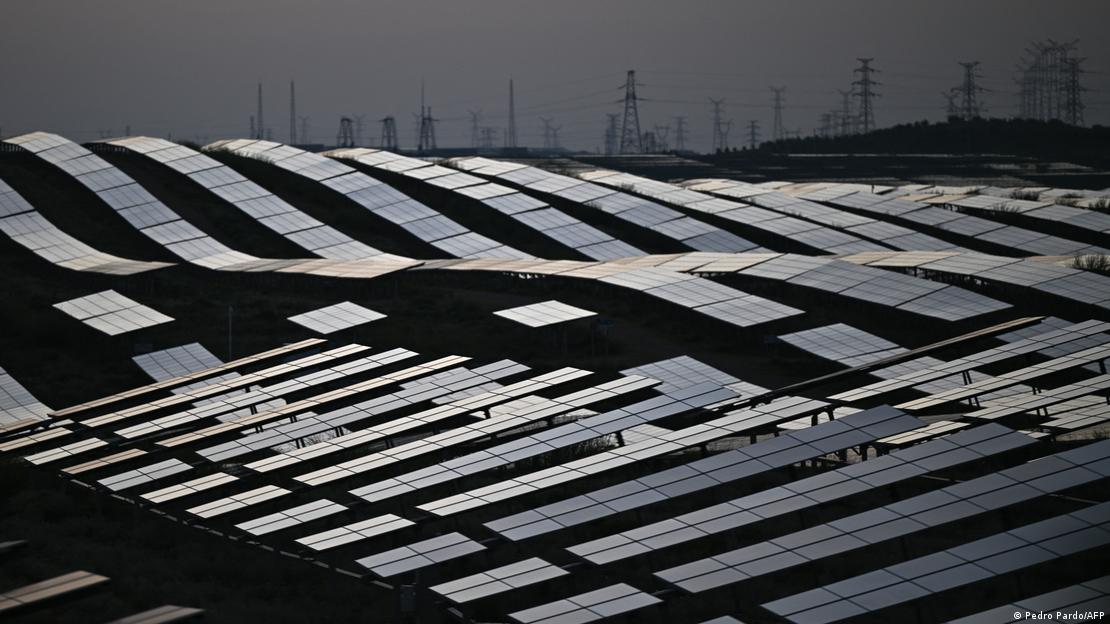 中国内蒙古的一处太阳能发电场。