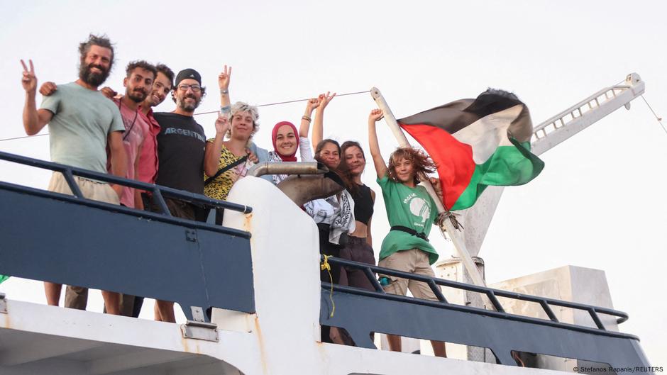 أسطول الصمود يواصل الإبحار نحو غزة؟ وإيطاليا تنصح بالتسوية