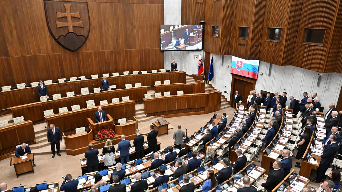 Blick ins Parlament mit den Abgeordneten 