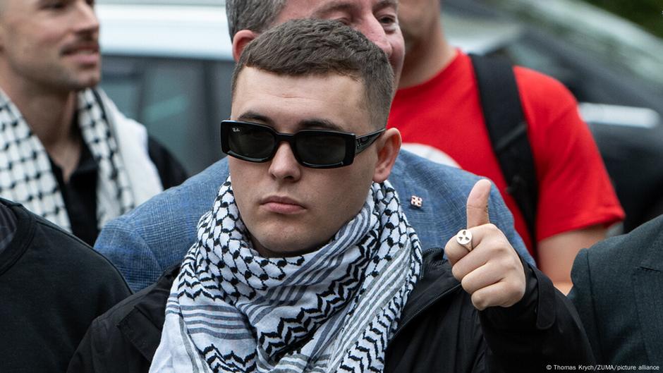 Kneecap: UK throws out terror case against rap group member – DW – 09/26/2025