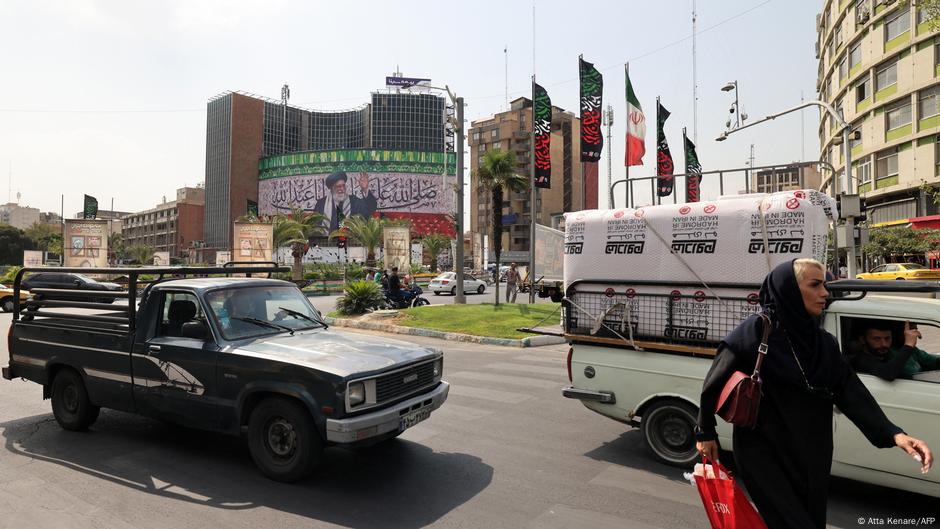 Iran summons European envoys ahead of expected sanctions  DW  09/27/2025