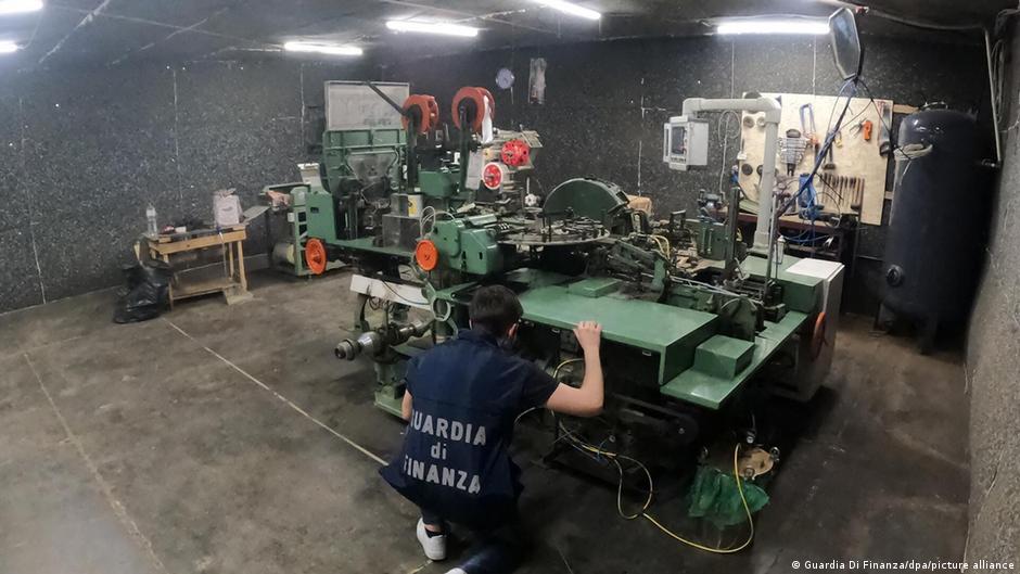 Avrupa'da satılan her 10 sigaradan biri kaçak