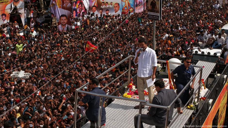 India stampede: Case filed against actor Vijay's party – DW – 09/28/2025