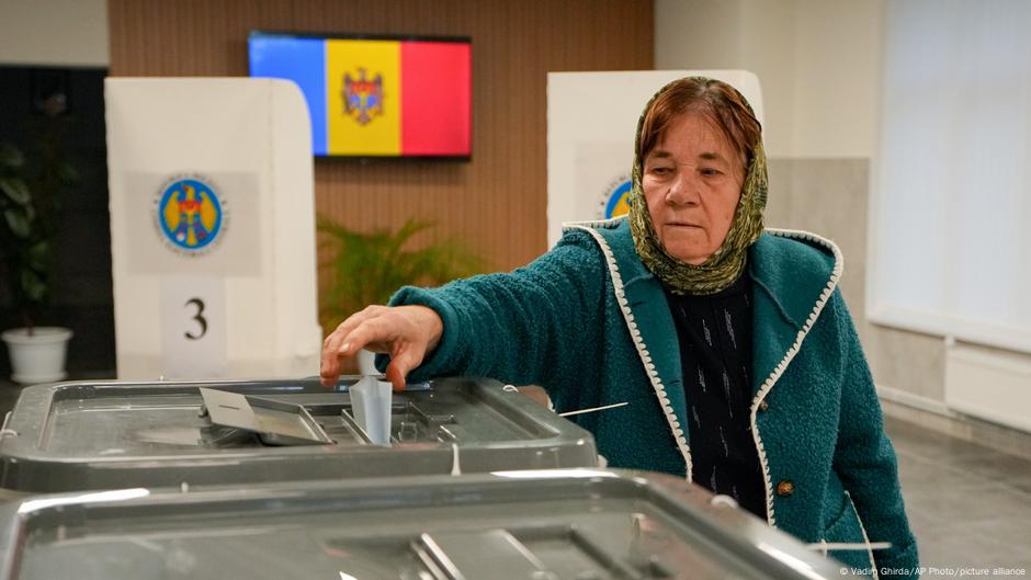 Polls close in Moldova's high-stakes election  DW  09/28/2025