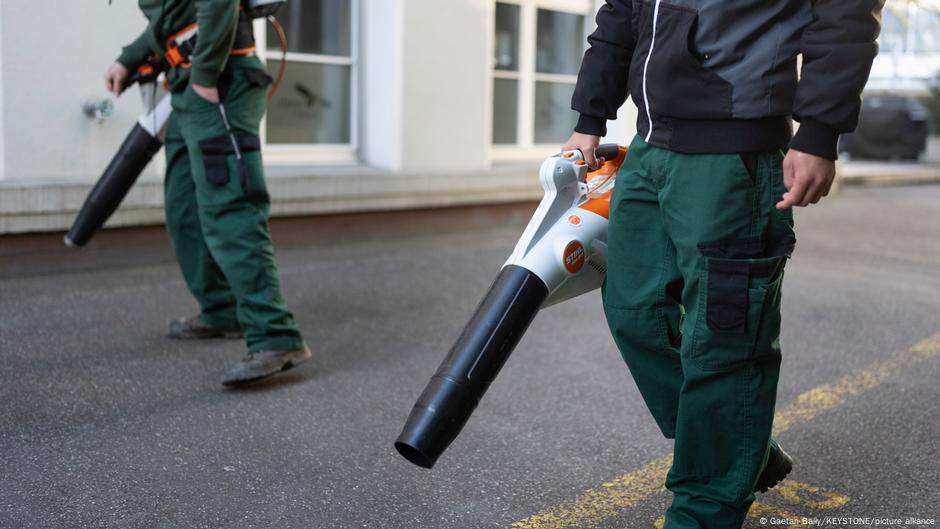 Zurich votes to restrict leaf blowers in pollution row  DW  09/28/2025