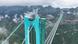 Die Huajiang-Canyon-Brücke in der Provinz Guizhou in China. Wolken hängen tiefer als die Brücke. Die Huajiang-Canyon-Brücke in der Provinz Guizhou in China. Wolken hängen tiefer als die Brücke.