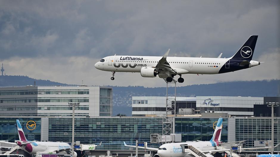 Lufthansa to shed 4,000 jobs with help from AI – DW – 09/29/2025
