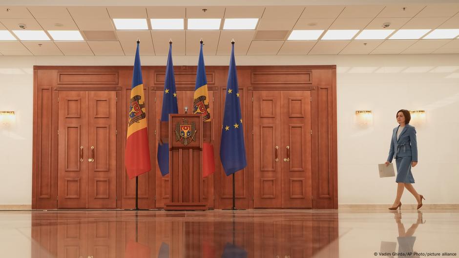 Moldavska predsednica Maja Sandu dolazi na konferenciju za novinare nakon parlamentarnih izbora