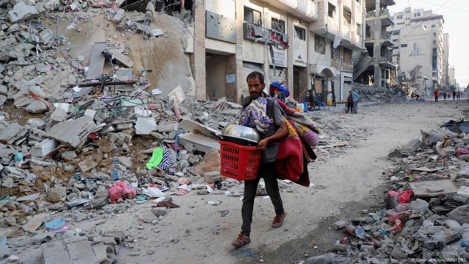 Middle East: Trump gives Hamas '3 to 4 days' to accept plan  DW  09/30/2025