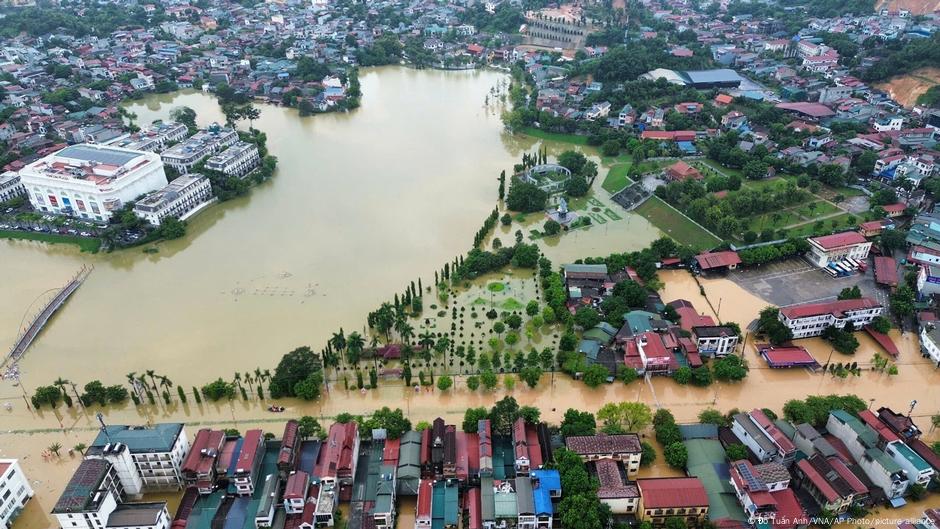 Vietnam: Heavy rains, flooding follow Typhoon Bualoi DW 09/30/2025