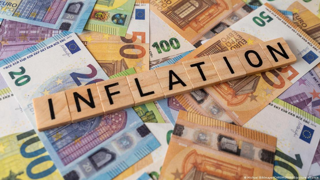 Almanca enflasyon kelimesi altında euro banknotları