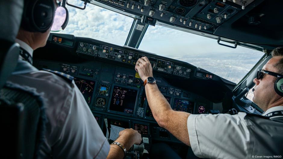 Sletanje - pilot i kopilot u kokpitu