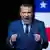 Estados Unidos, Quantico, 2025 | Con un gesto exaltado, la boca abierta y los puños cerrados, una instantánea del secretario de Guerra de EE. UU., Pete Hegseth, durante un discurso al liderazgo militar estadounidense.