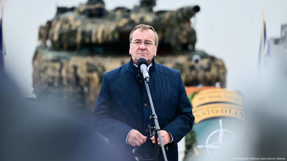 Niemiecki minister obrony o dronach: zachowajmy spokój