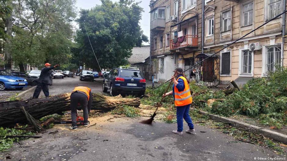 Наслідки негоди в Одесі: пошкоджено 800 домівок