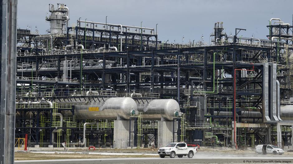 Nigeria: Strike at Dangote oil refinery ended by union  DW  10/01/2025