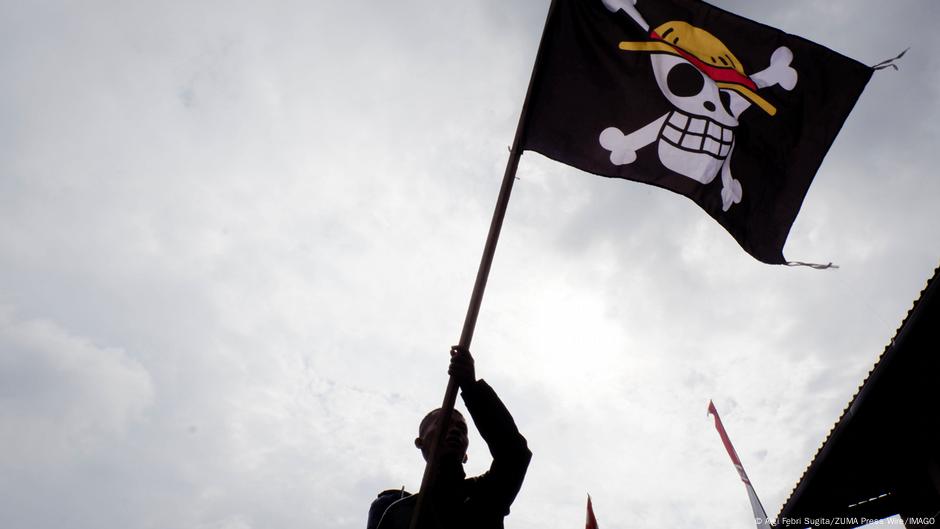 Neki indonežanski zvaničnici optužili su za izdaju one koji su isticali piratsku zastavu „One Piece“