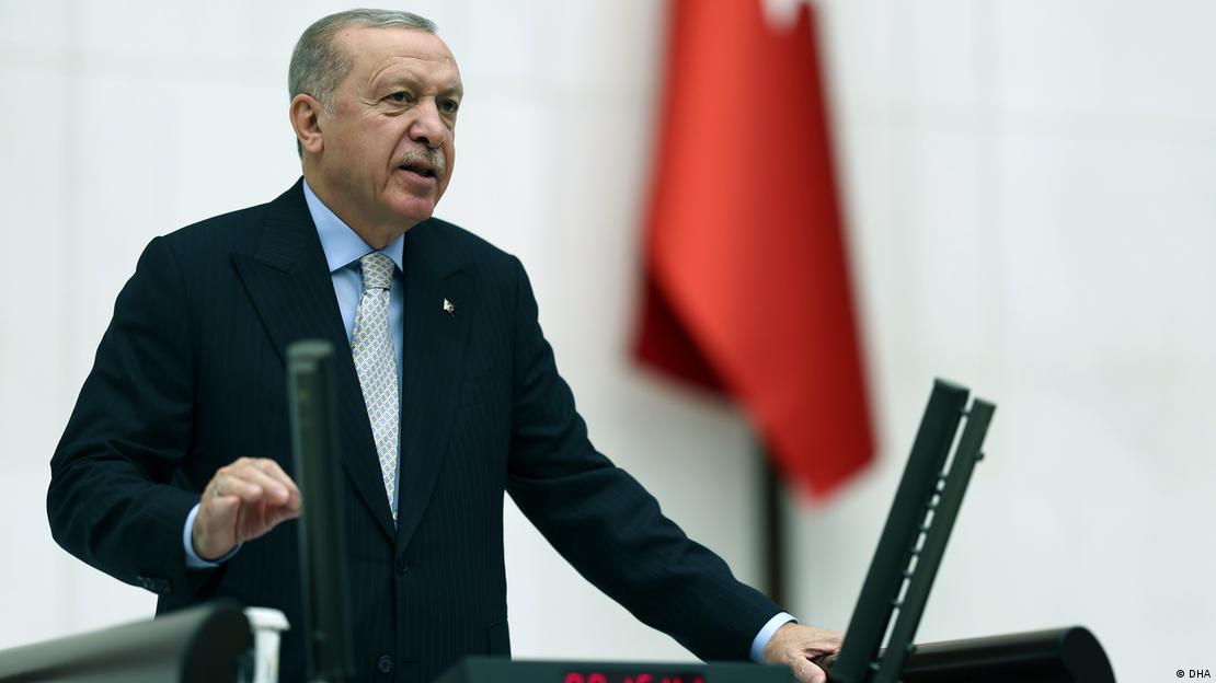 Recep Tayyip Erdoğan açılış konuşması için kürsüde