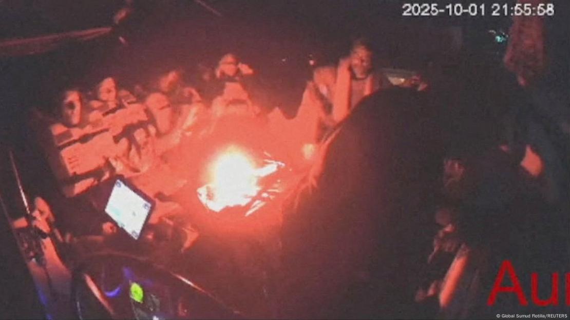 Imagem de vídeo mostra ativistas a bordo do barco Aurora antes de serem interceptados pela Marinha de Israel