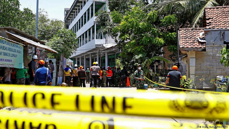 Cifra muertos en escuela colapsada en Indonesia sube a 37 – DW – 05/10/2025