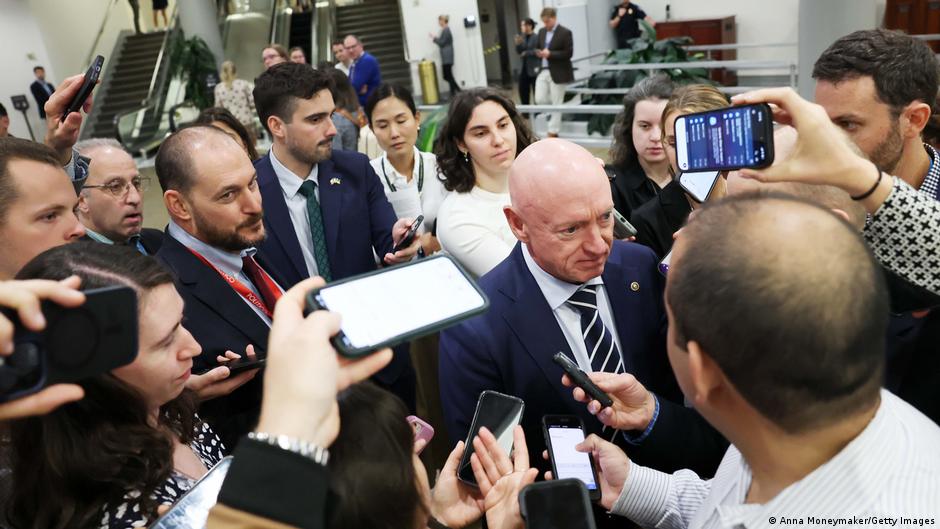 Pentágono investiga a senador demócrata por llamar a la desobediencia