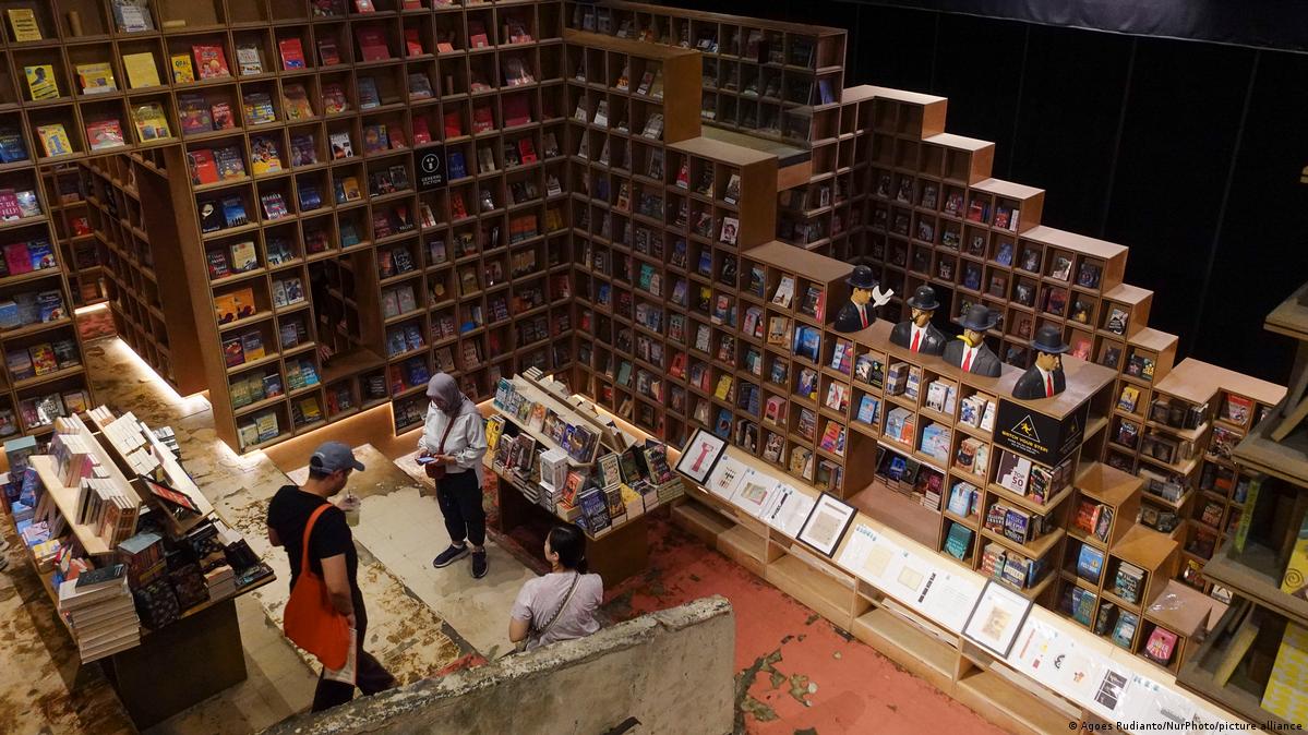 Why is Malaysia banning more books?