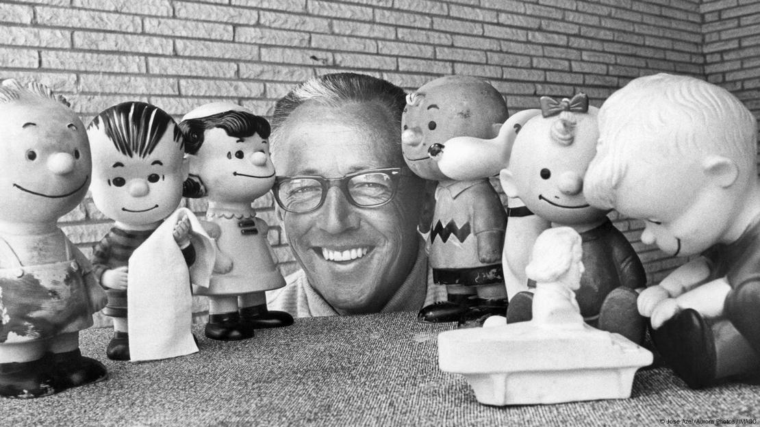 El cómic creado en 1947 por Charles M. Schulz (1922-2000) y hasta entonces publicado semanalmente en un diario de St. Paul, en su Minnesota natal, comenzó a leerse en un nuevo formato de cuatro viñetas por entrega en todo EE.UU.