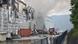 Bombeiros combatem incêndio causado por ataque russo em Lviv