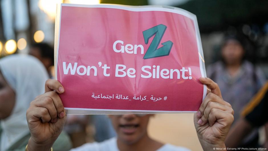 بين الحراك وترقب خطاب الملك.. ما الحل أمام الحكومة المغربية؟